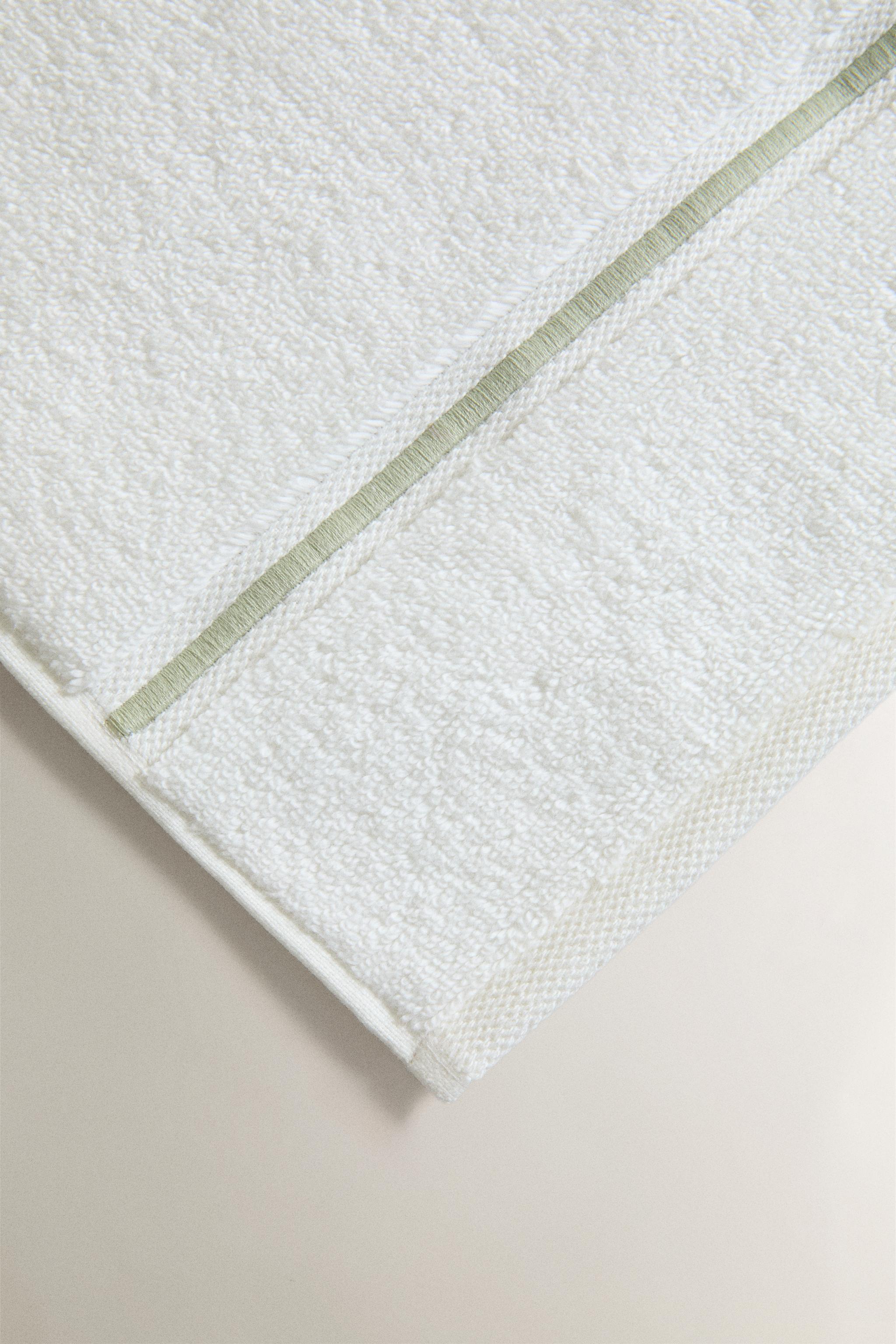SCALLOPED BATH TOWEL